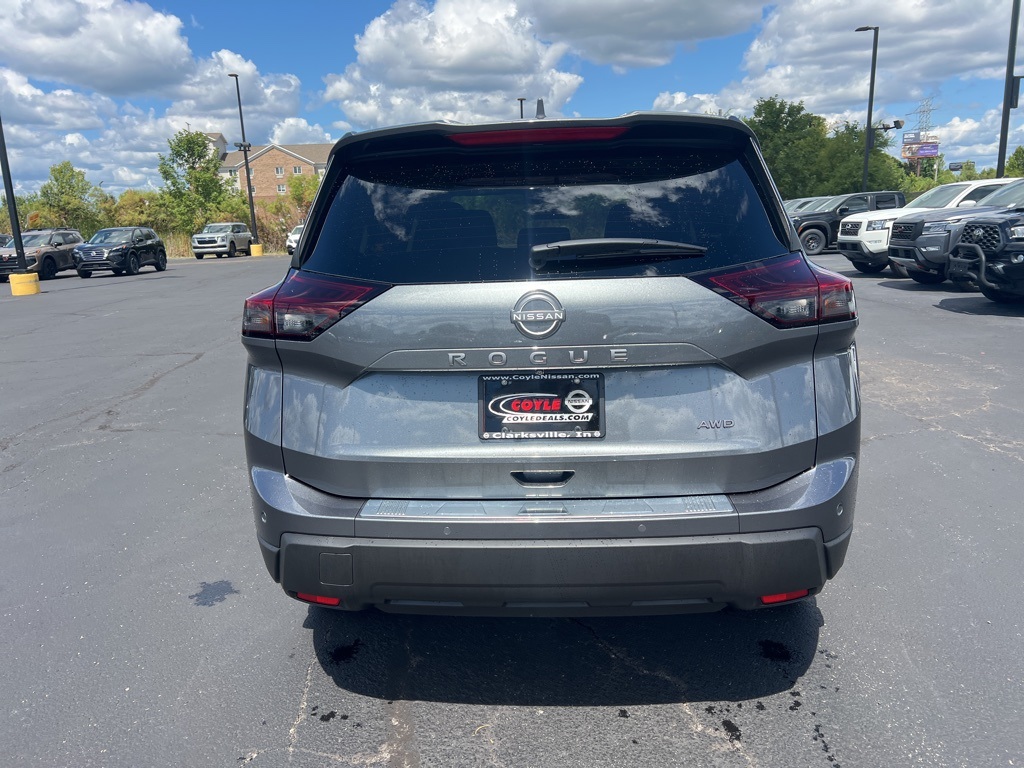 2026 Nissan Rogue SV photo 2