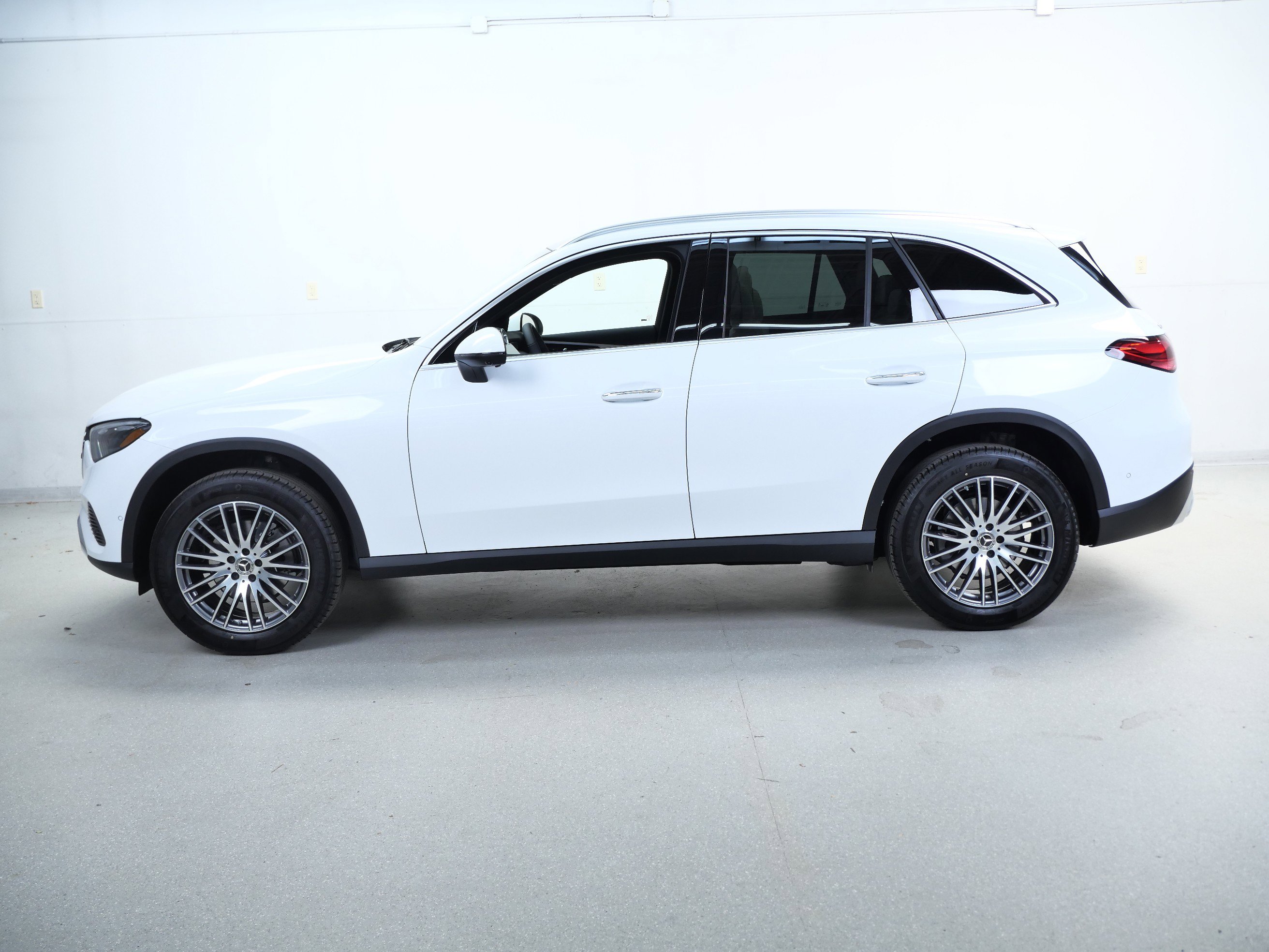 2026 Mercedes Benz GLC 300 4MATIC photo 4