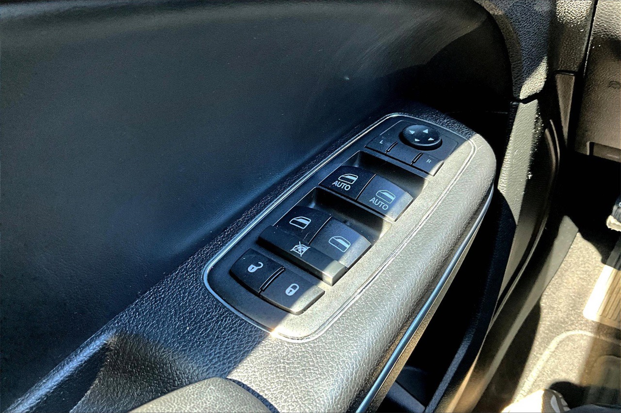 2019 Chrysler 300 S photo 24