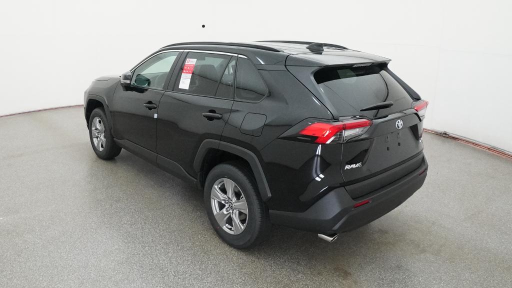 2025 Toyota RAV4 XLE photo 11