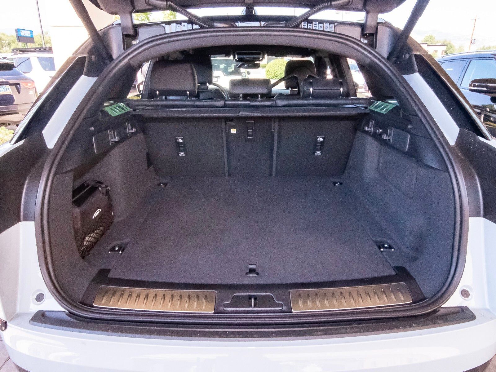 2026 Land Rover Range Rover Velar SE photo 49