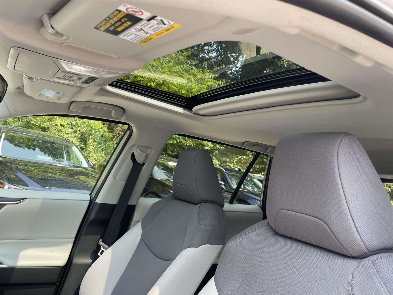 2024 Toyota RAV4 Hybrid XLE photo 12