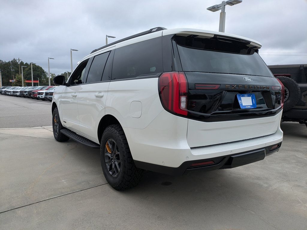 2025 Ford Expedition photo 6