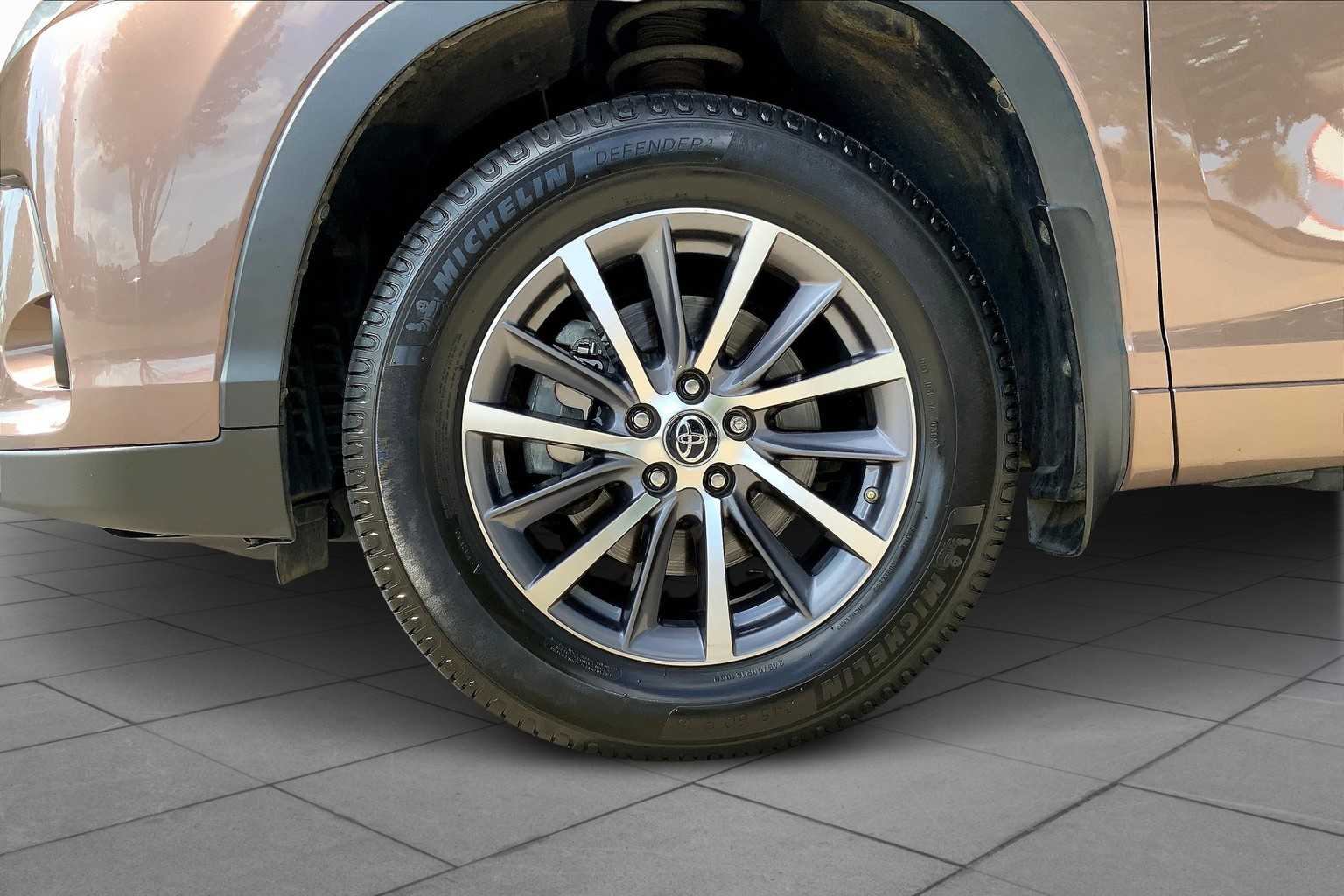 2017 Toyota Highlander XLE photo 10