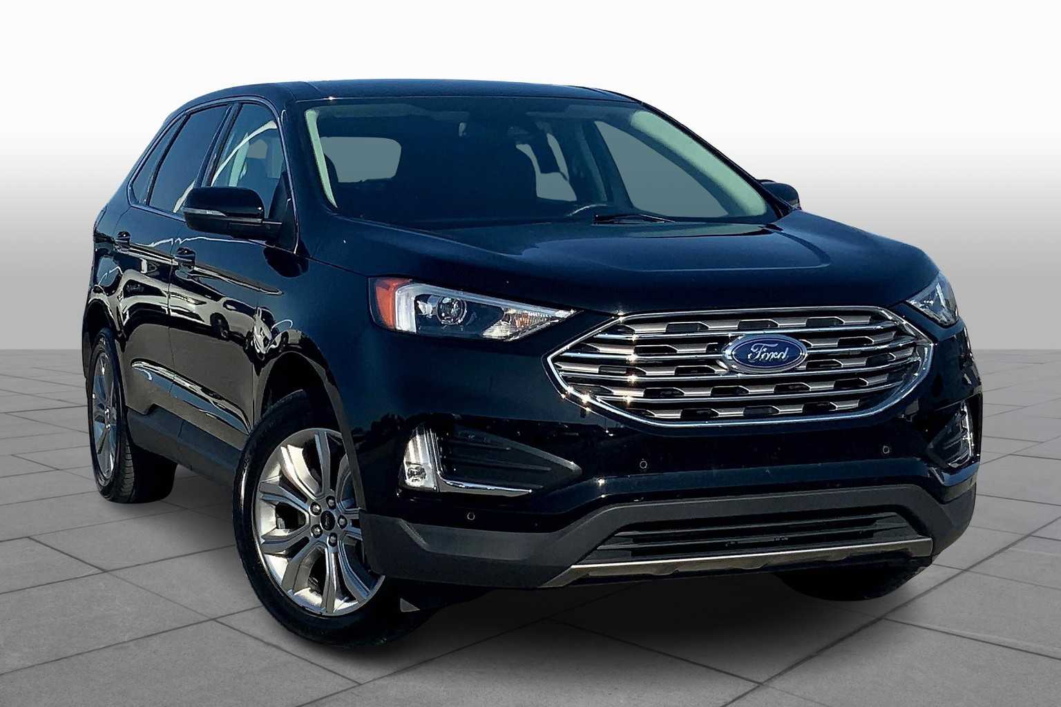 2024 Ford Edge Titanium photo 2