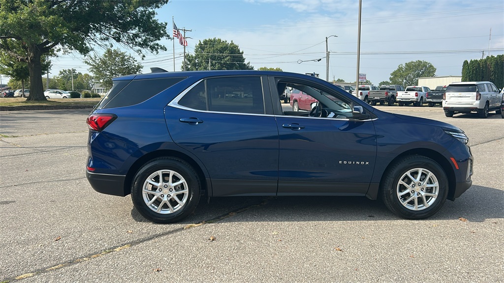 2022 Chevrolet Equinox LT photo 2