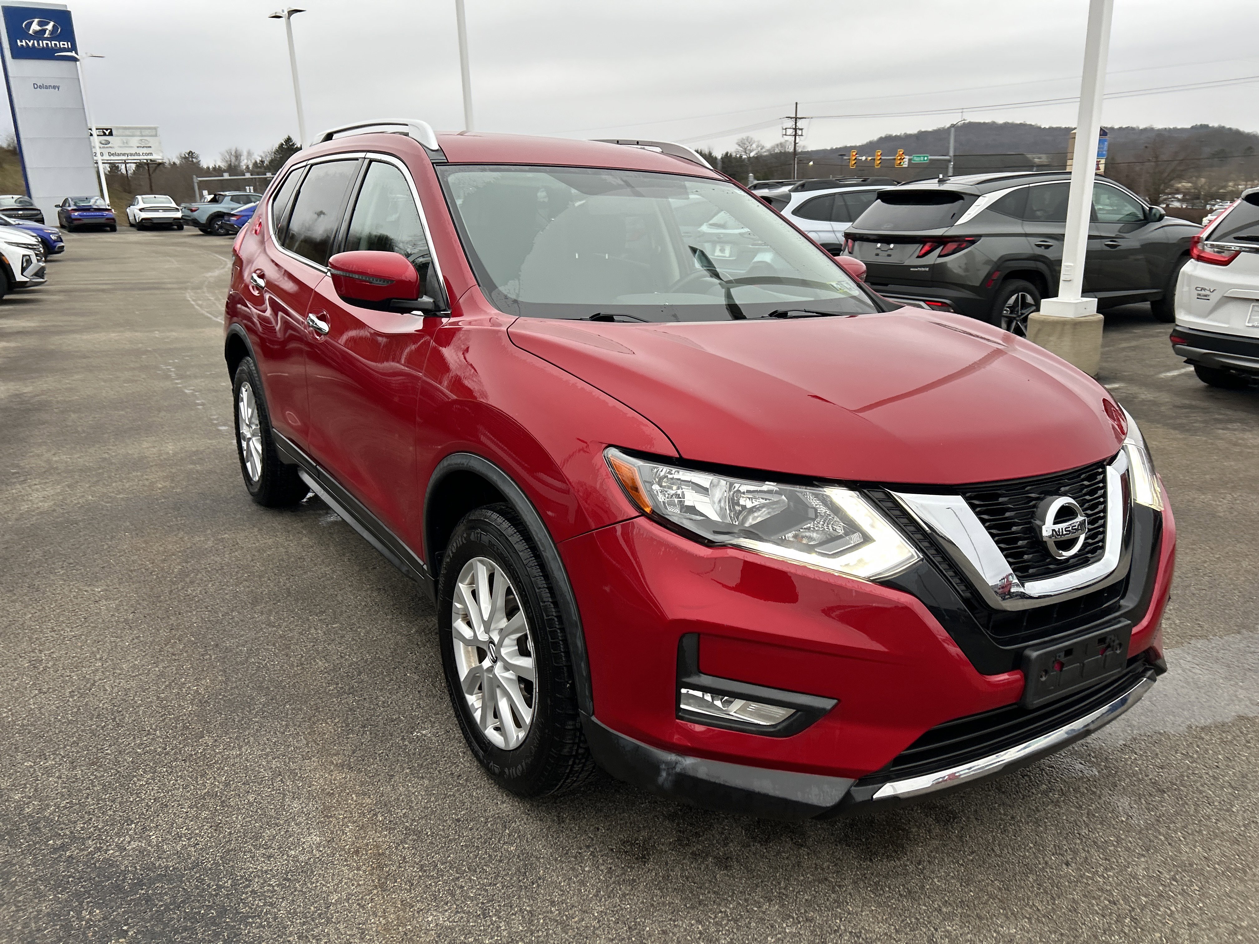 2017 Nissan Rogue SV's photo