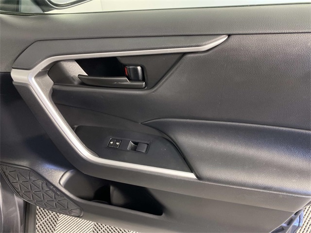 2023 Toyota RAV4 LE photo 19