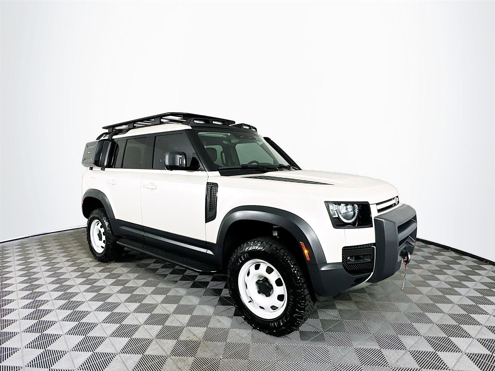 2024 Land Rover Defender 110 S photo 3