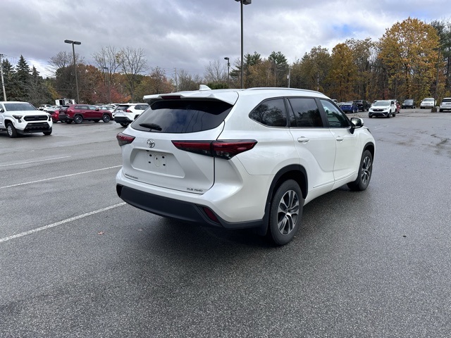 2023 Toyota Highlander XLE photo 2