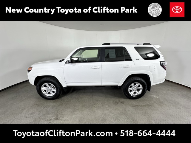 2022 Toyota 4Runner SR5 4WD photo 3