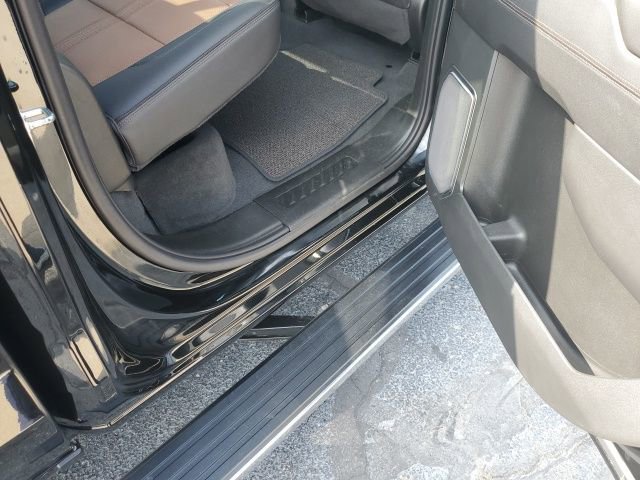 2023 Chevrolet Silverado 1500 High Country photo 11