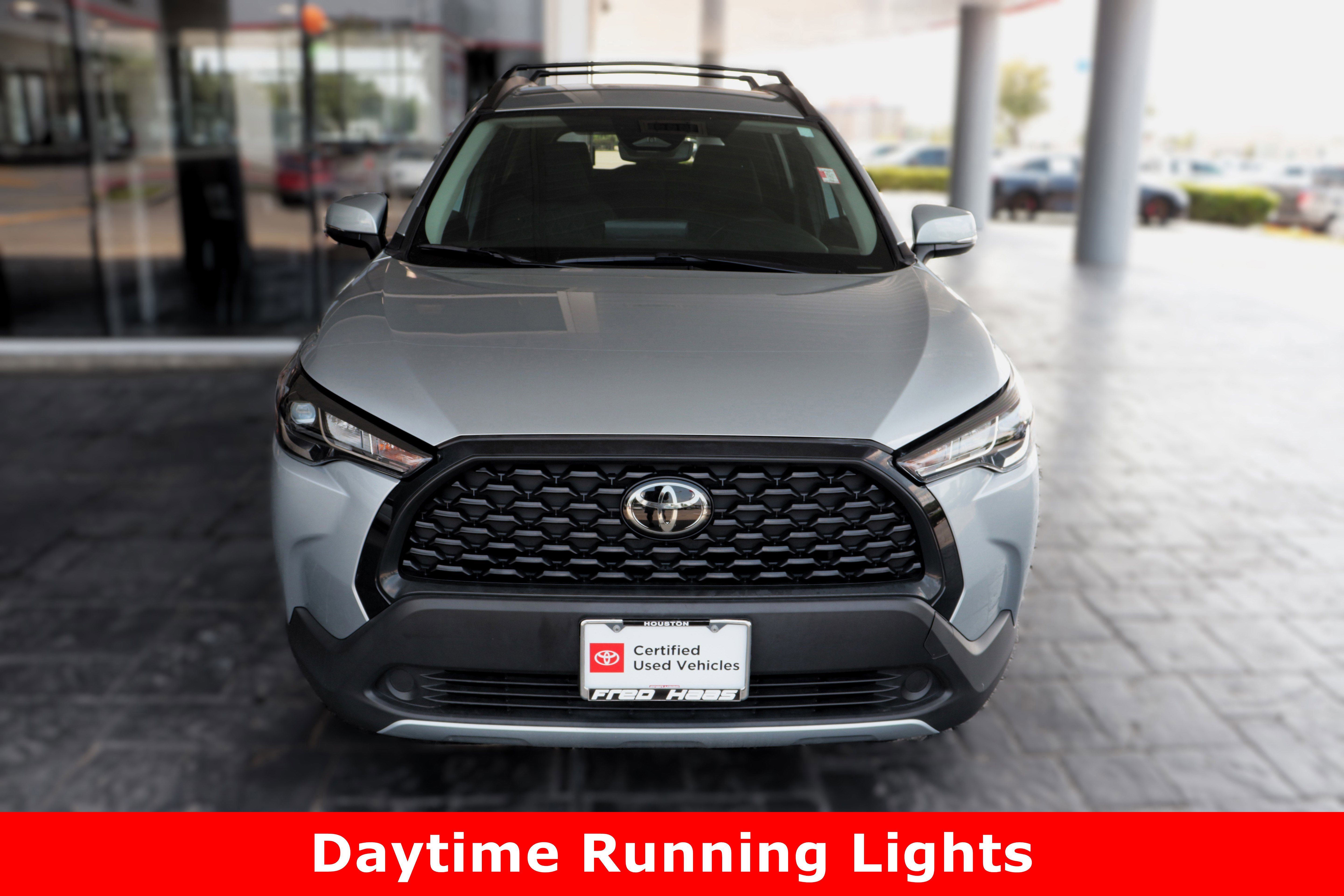 2024 Toyota Corolla Cross LE photo 2