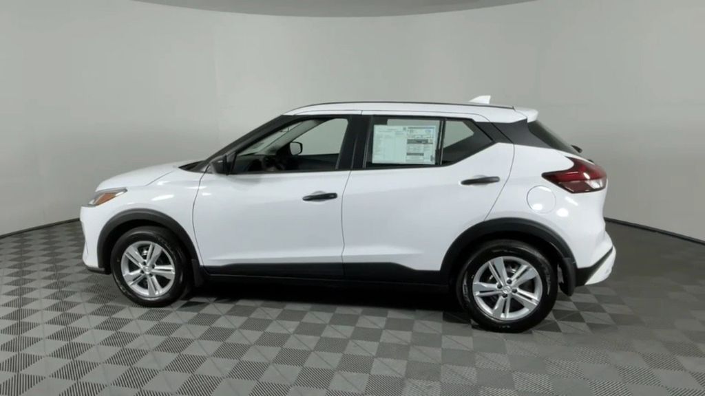 2025 Nissan Kicks Play S photo 7