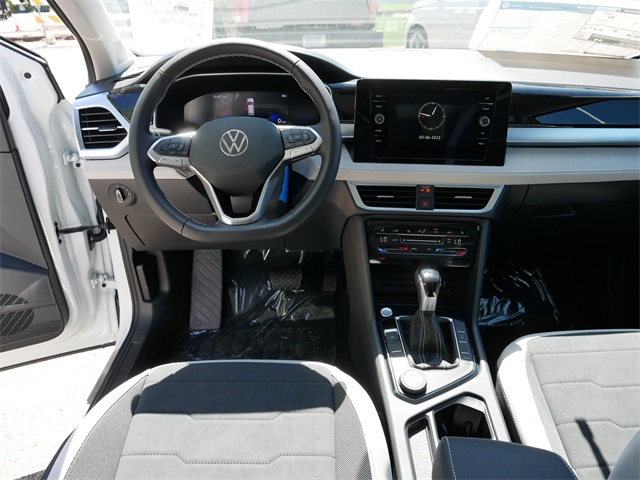 2025 Volkswagen Taos SE photo 6