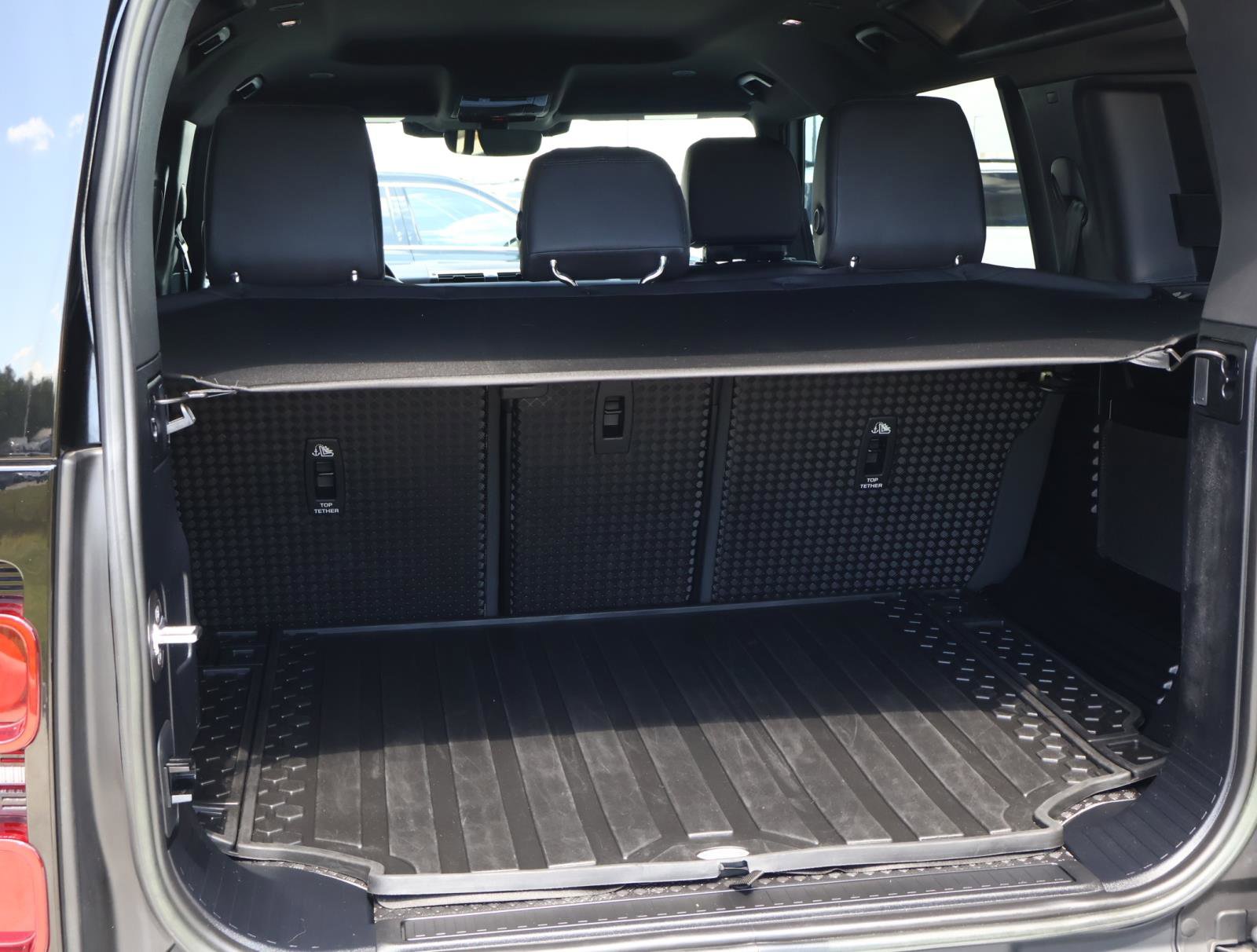 2023 Land Rover Defender S photo 20