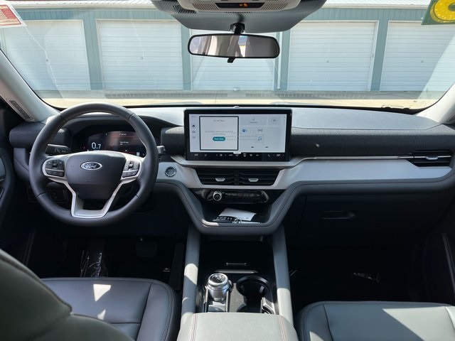 2025 Ford Explorer photo 18