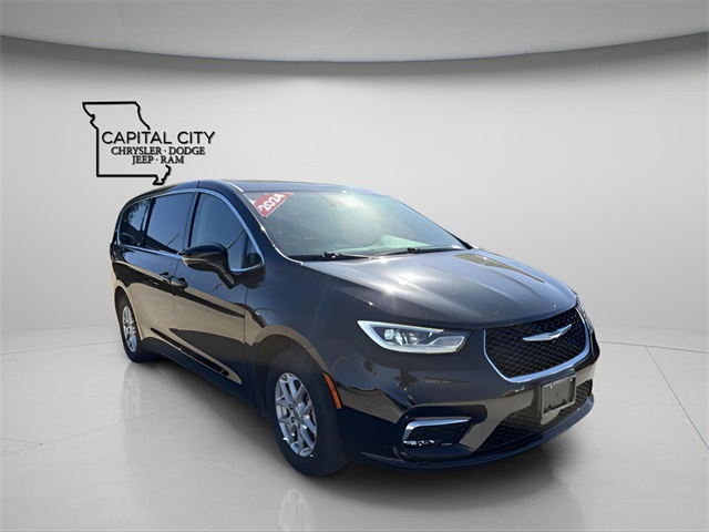 2024 Chrysler Pacifica Touring L photo 2