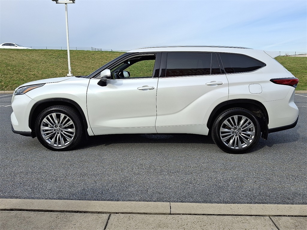 2023 Toyota Highlander Platinum photo 5