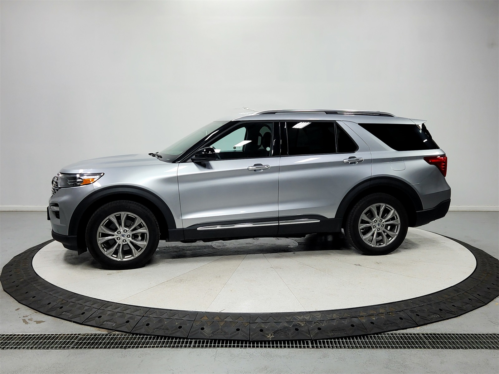 2024 Ford Explorer Limited photo 3