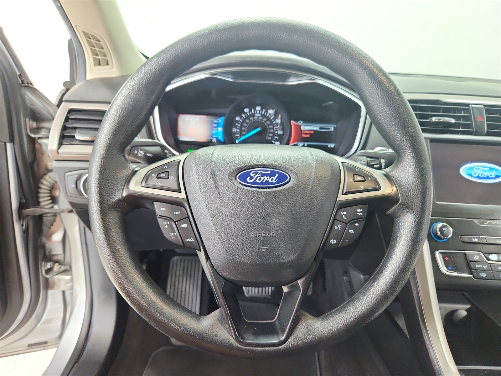 2020 Ford Fusion SE photo 22