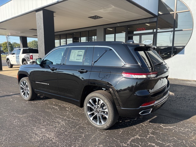 2025 Jeep Grand Cherokee Overland photo 4