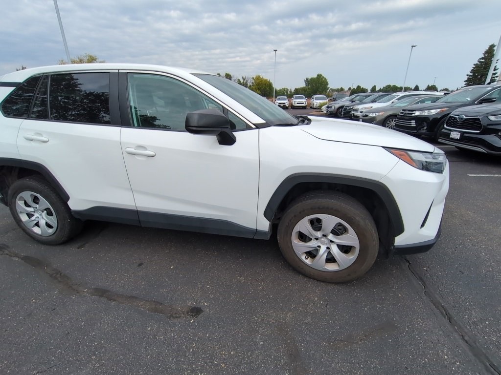 2024 Toyota RAV4 LE photo 4