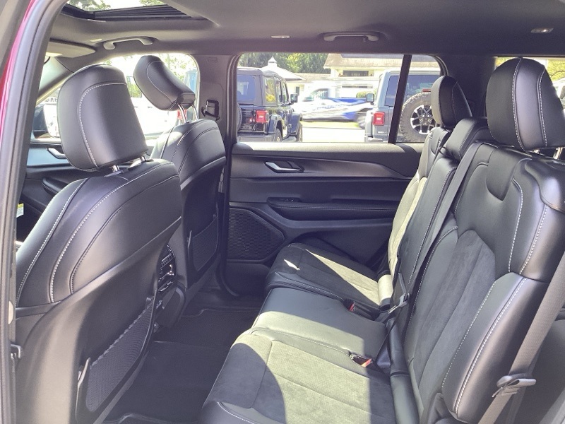 2025 Jeep Grand Cherokee Altitude X photo 19