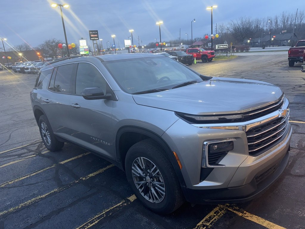 2025 Chevrolet Traverse 1LT photo 2