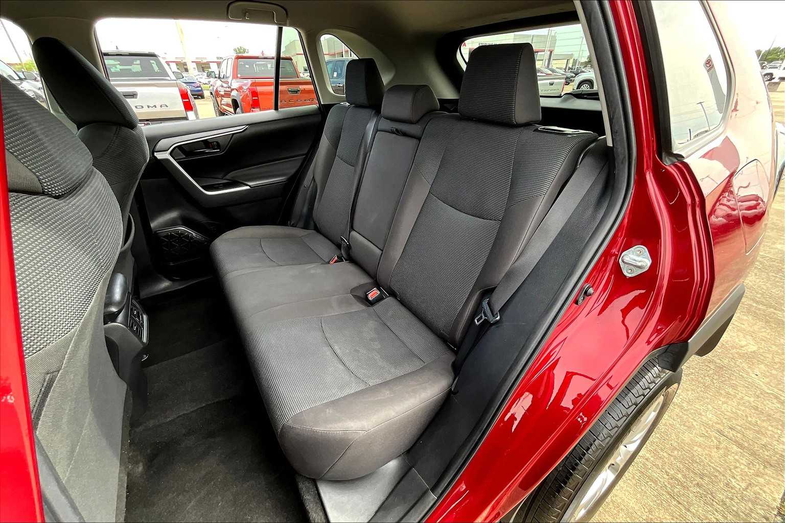 2023 Toyota RAV4 LE photo 19