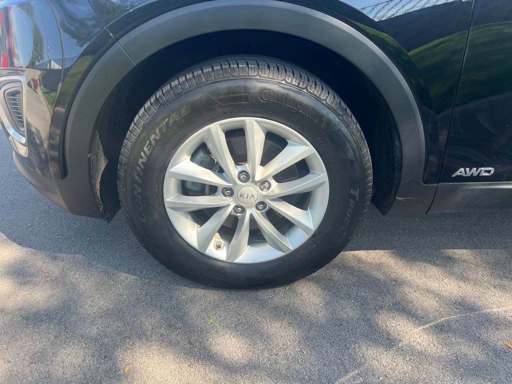 2017 Kia Sorento LX photo 9