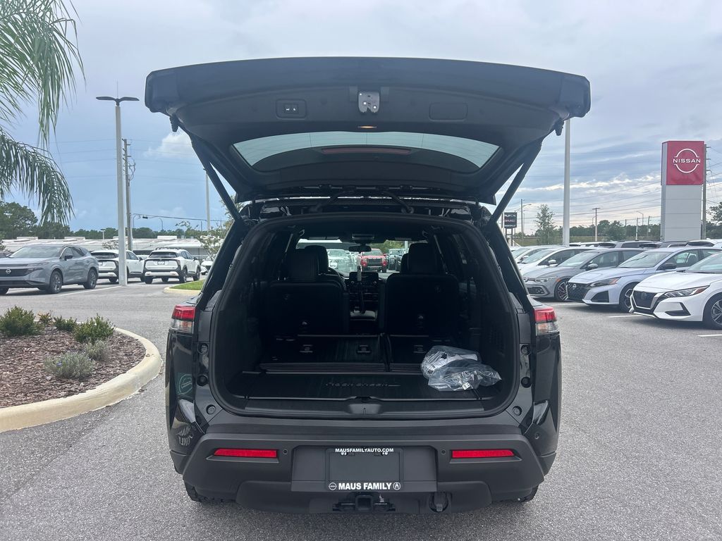 2025 Nissan Pathfinder Rock Creek photo 6
