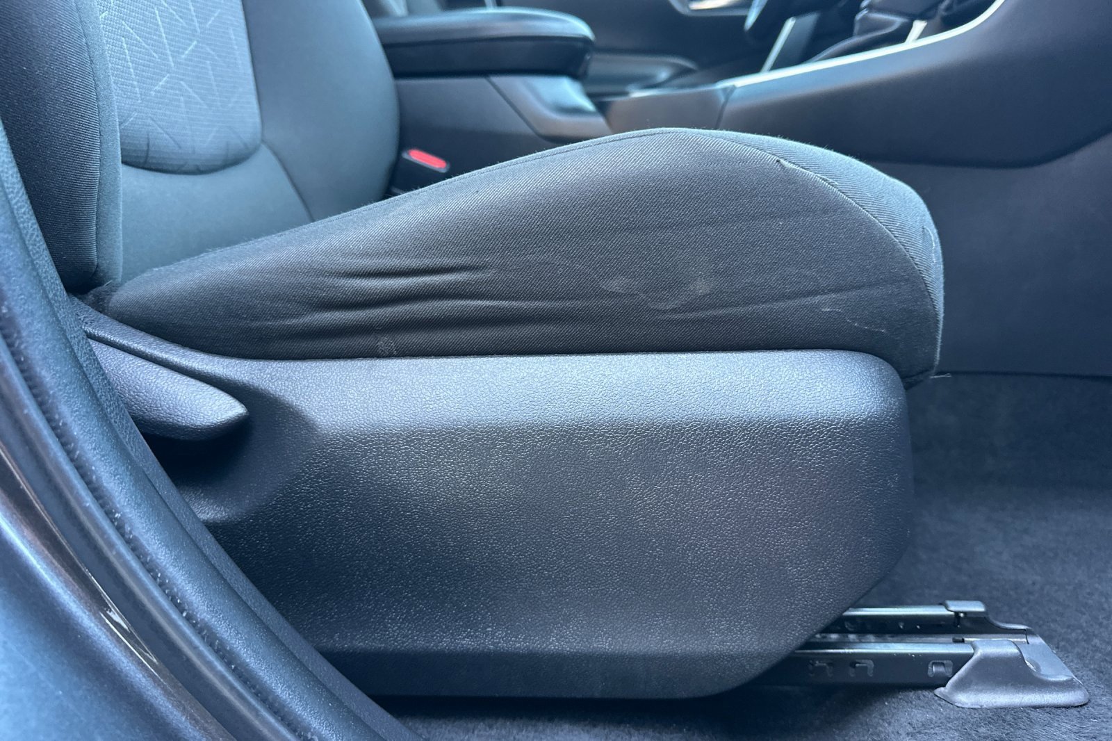 2022 Toyota RAV4 XLE photo 21