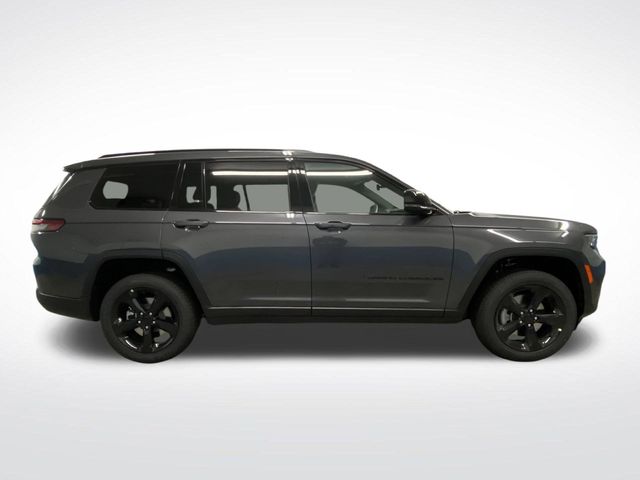 2025 Jeep Grand Cherokee Altitude photo 2