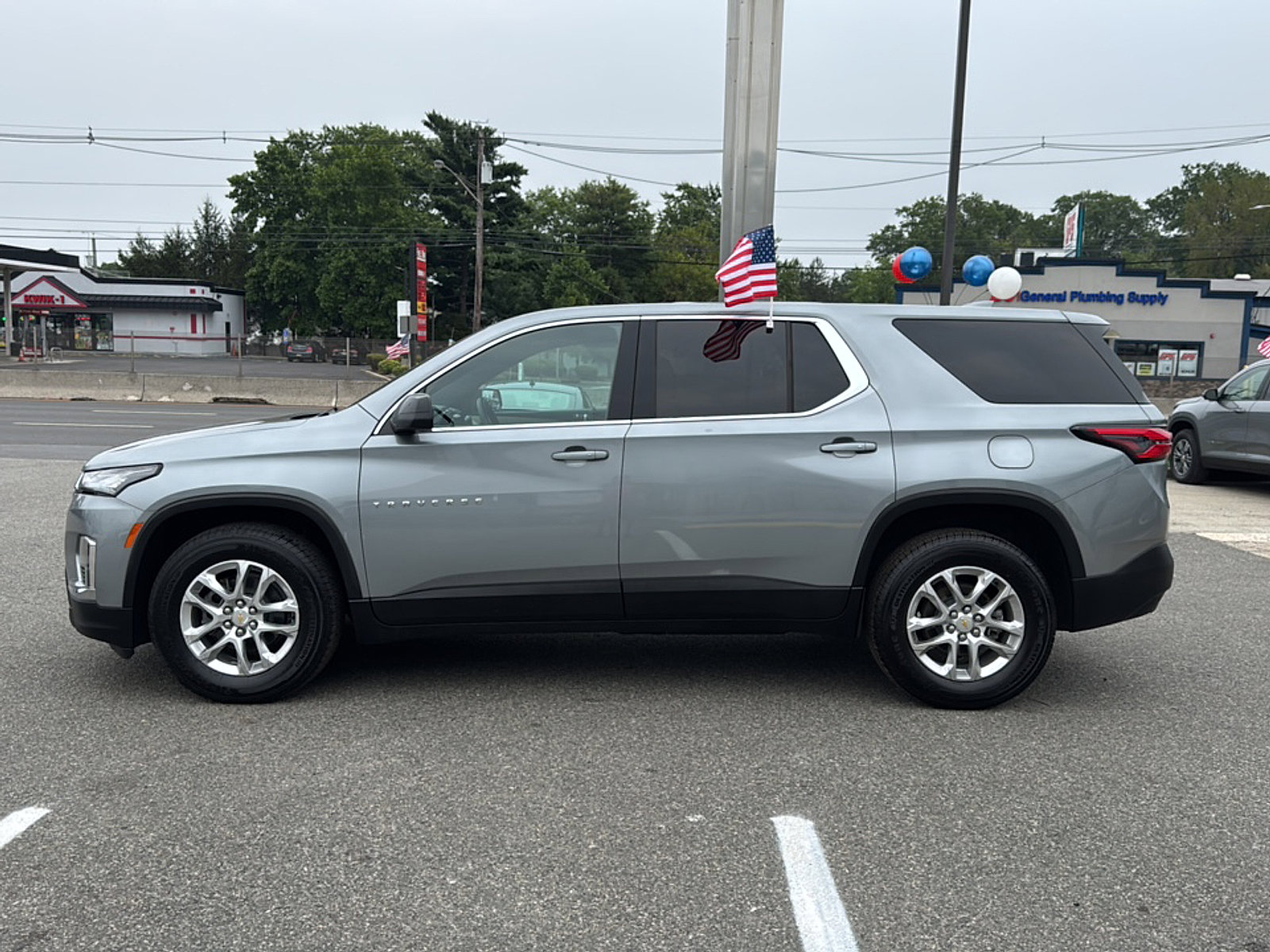 2023 Chevrolet Traverse LS photo 3