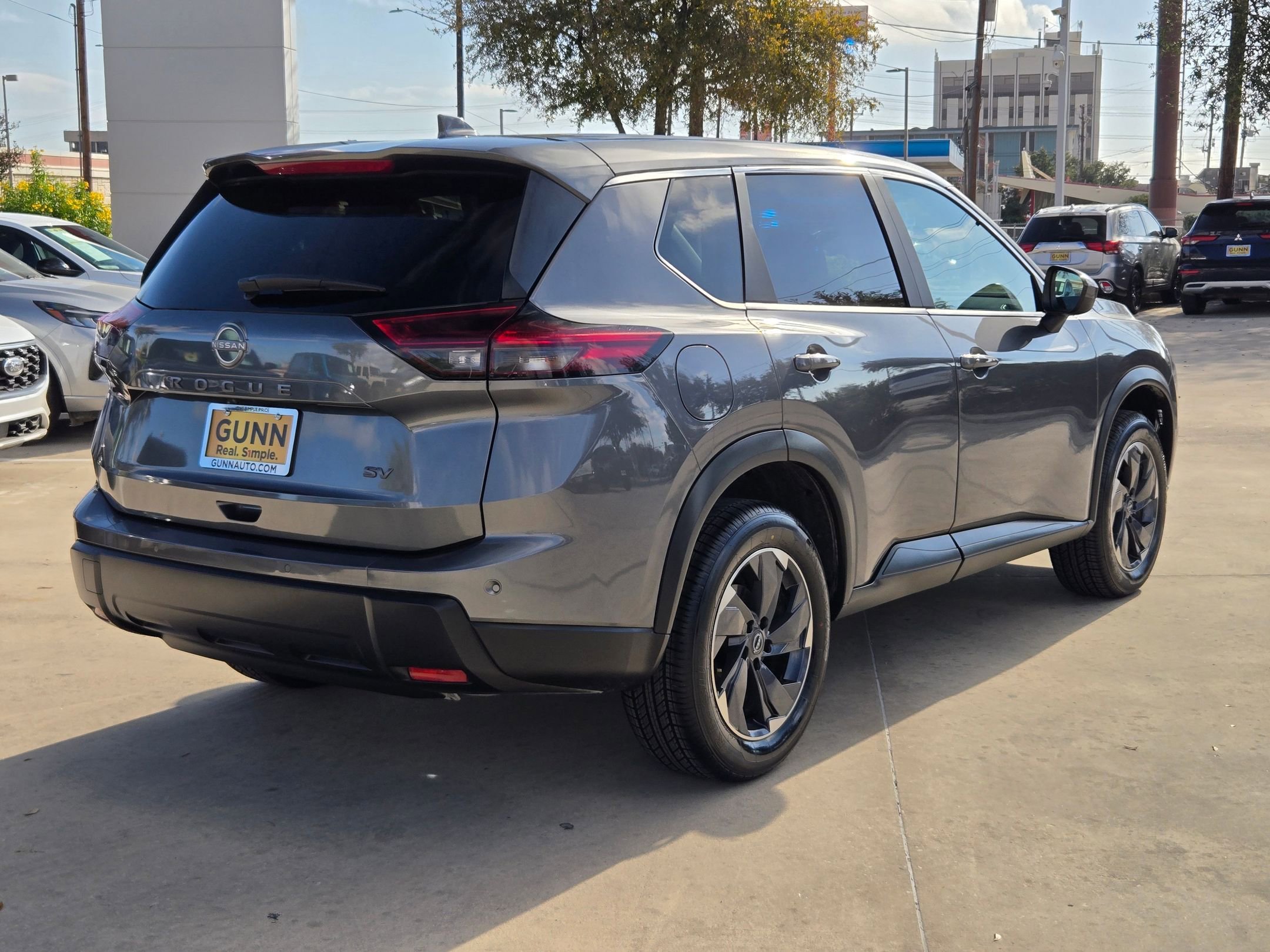 2024 Nissan Rogue SV photo 3