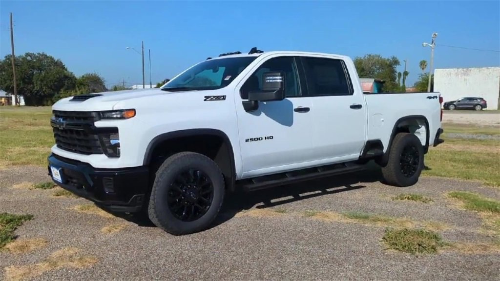 2026 Chevrolet Silverado 2500HD Custom photo 4