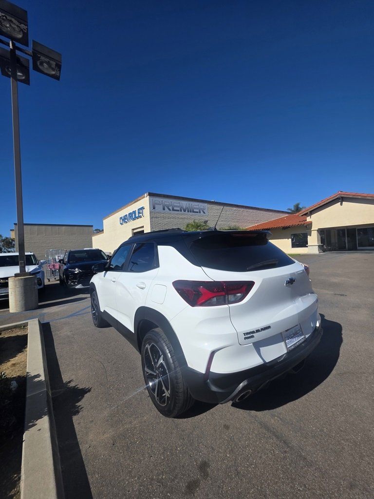 2023 Chevrolet Trailblazer RS photo 2