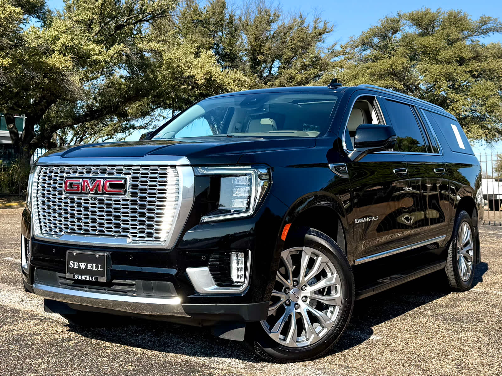 2023 GMC Yukon XL Denali's photo