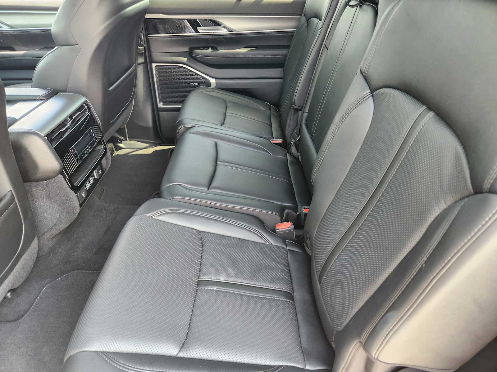 2023 Jeep Wagoneer Series II Carbide photo 23