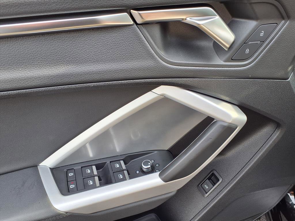 2025 Audi Q3 S line Premium photo 8