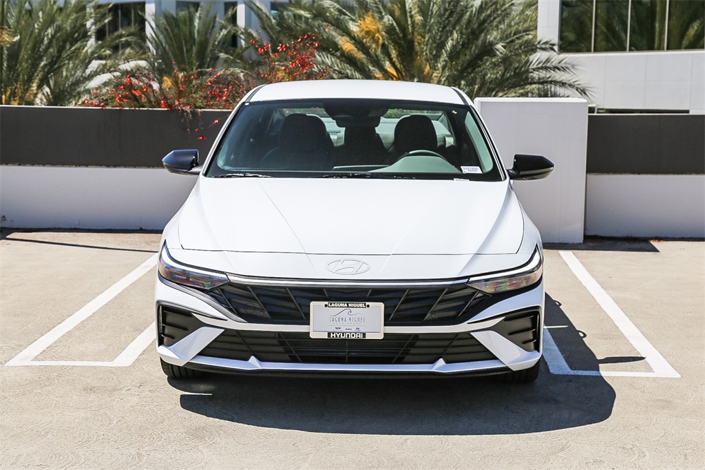 2025 Hyundai Elantra SEL Sport photo 2