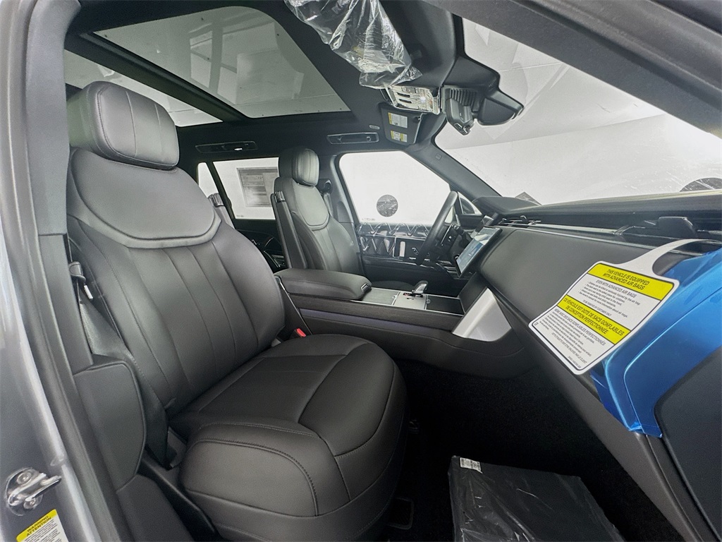 2025 Land Rover Range Rover SE photo 23