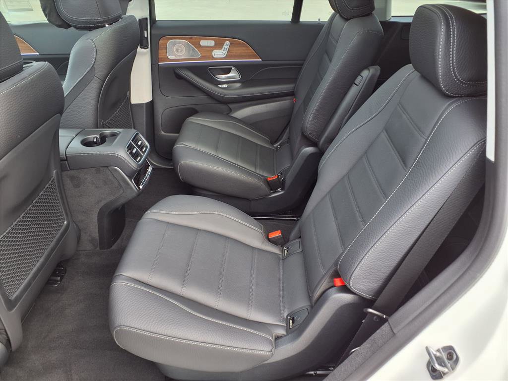 2026 Mercedes Benz GLS 450 4MATIC photo 15