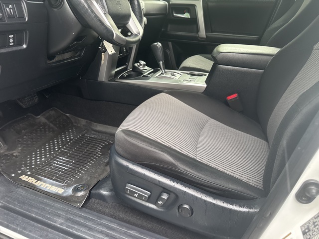 2017 Toyota 4Runner SR5 photo 21