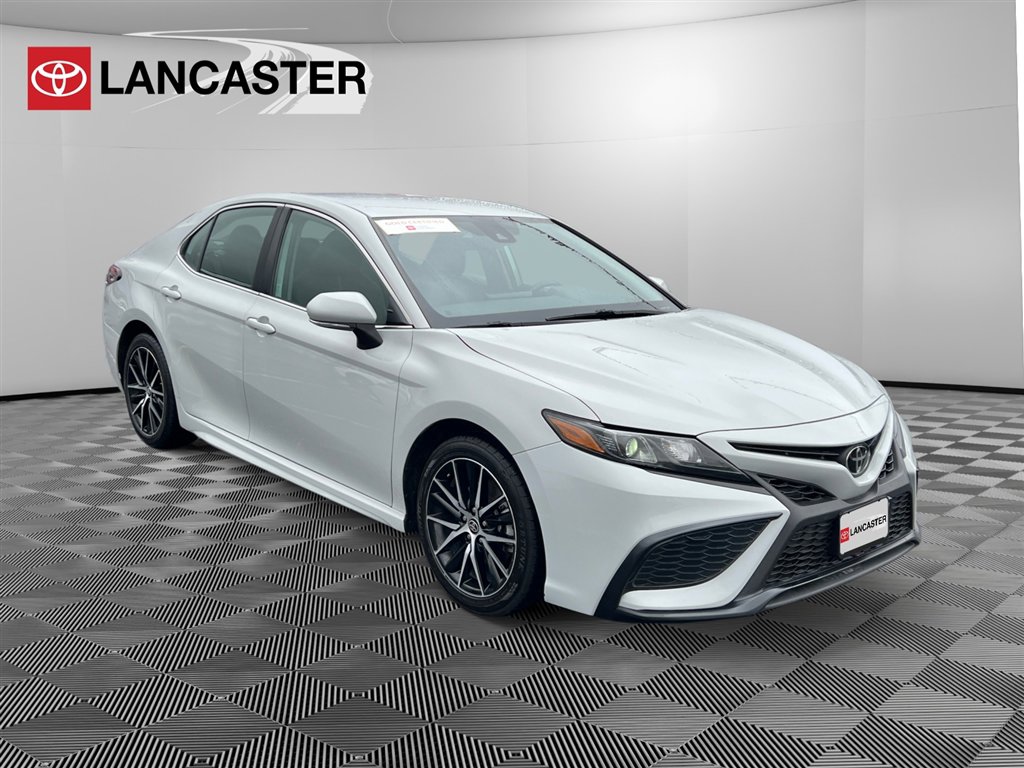 2023 Toyota Camry SE's photo