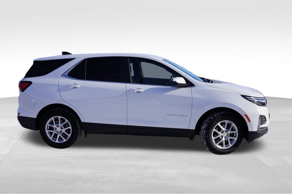 2023 Chevrolet Equinox LT photo 3