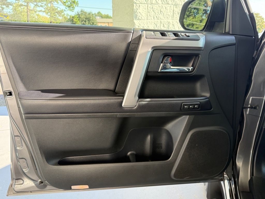 2018 Toyota 4Runner Limited photo 9