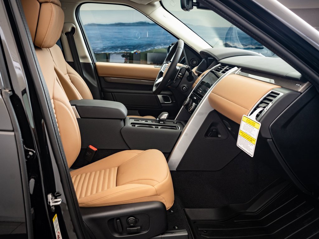 2025 Land Rover Discovery Metropolitan Edition photo 15