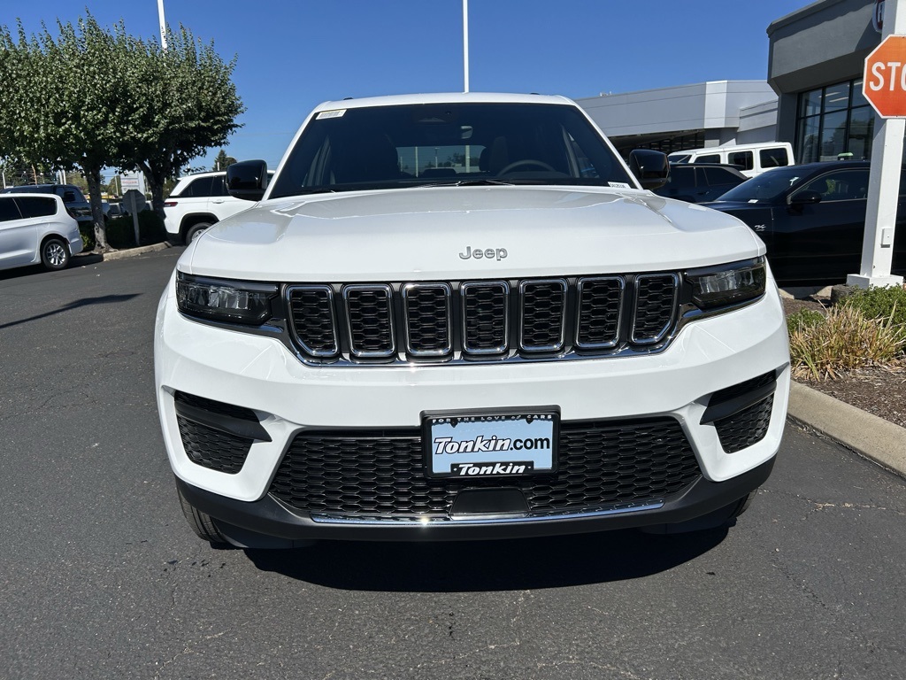 2025 Jeep Grand Cherokee Laredo X photo 2